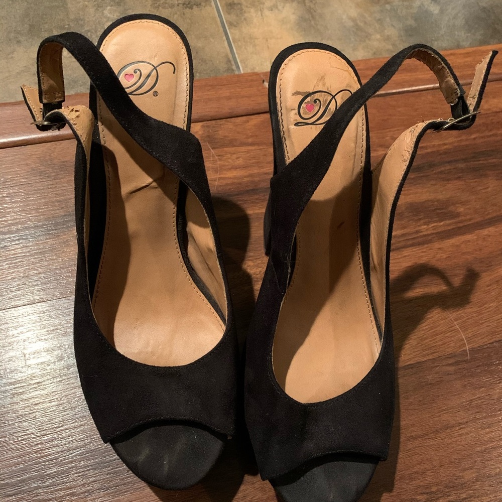 Shoes - Picture 2 of 4
